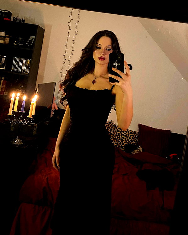scarlettzofi instagram image archive image