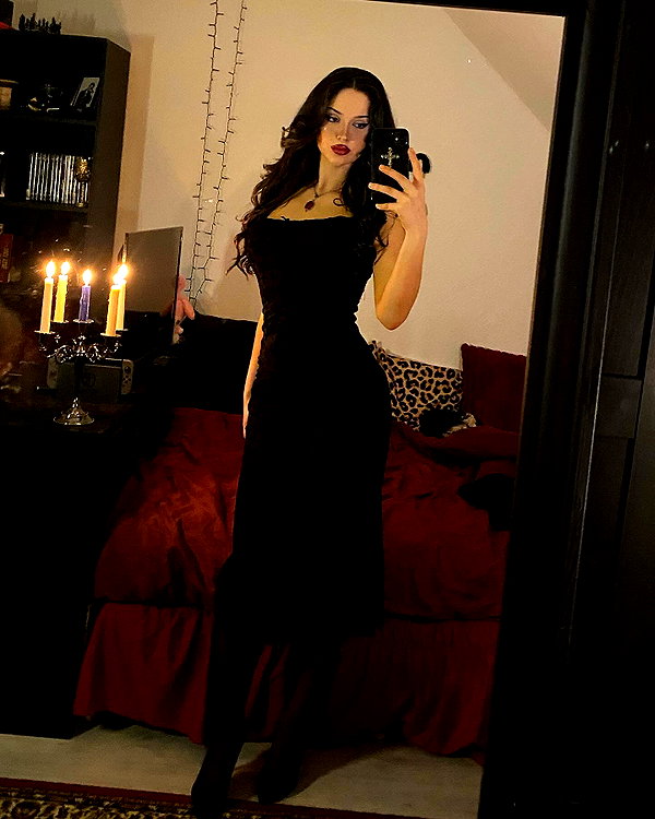 scarlettzofi instagram image archive image