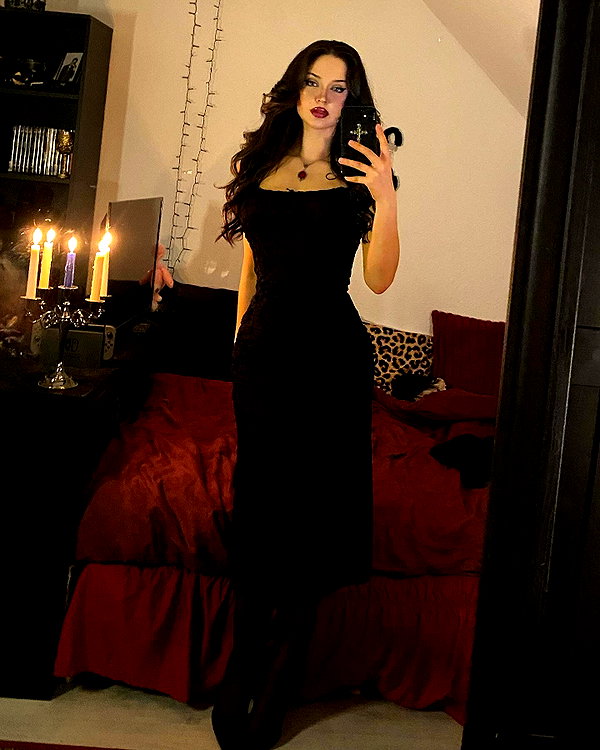 scarlettzofi instagram image archive image