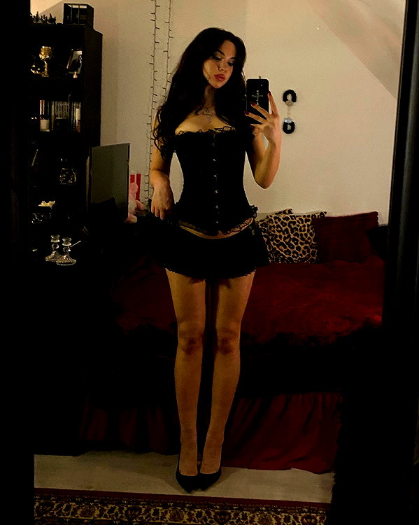 scarlettzofi instagram image archive image