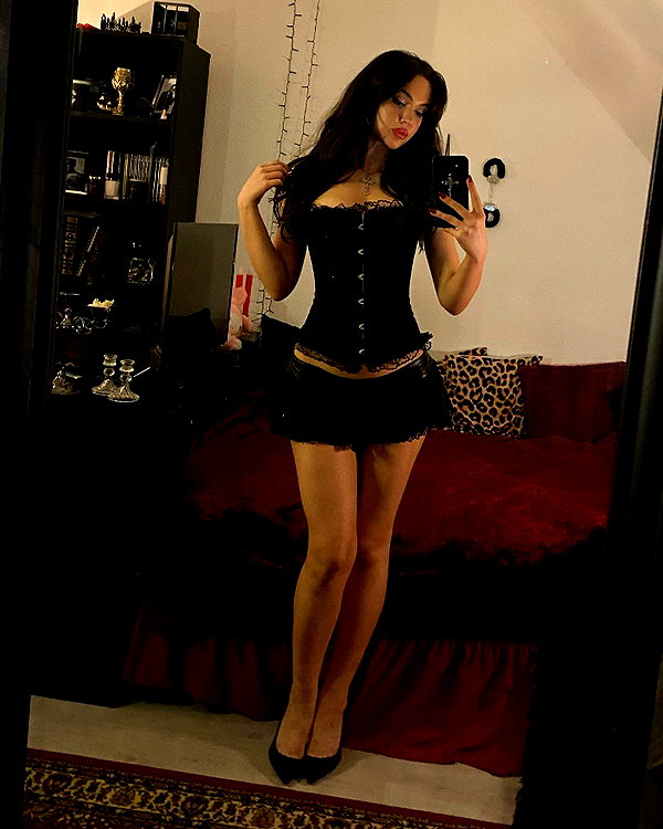 scarlettzofi instagram image archive image