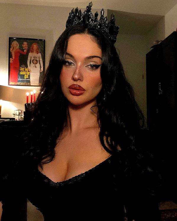 scarlettzofi instagram image archive image