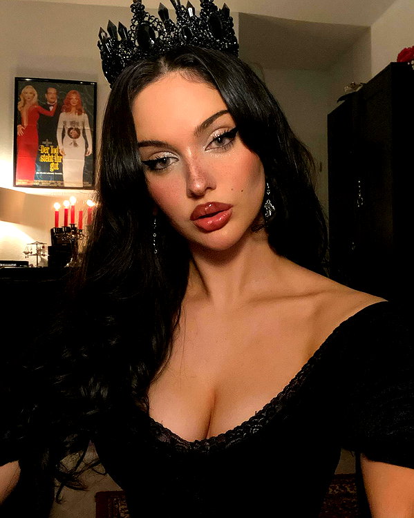 scarlettzofi instagram image archive image