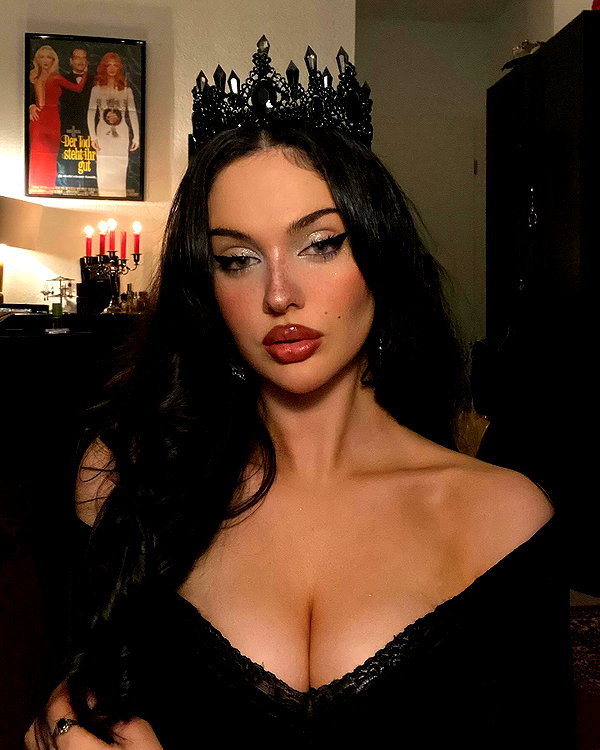 scarlettzofi instagram image archive image