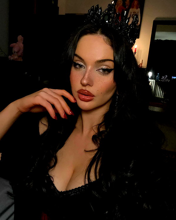 scarlettzofi instagram image archive image