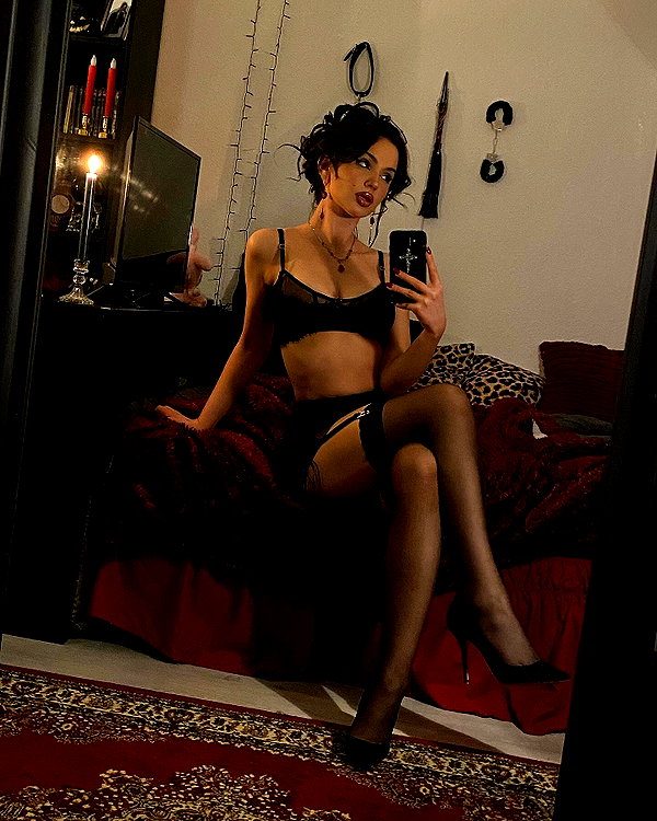 scarlettzofi instagram image archive image