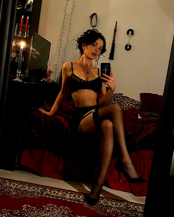 scarlettzofi instagram image archive image