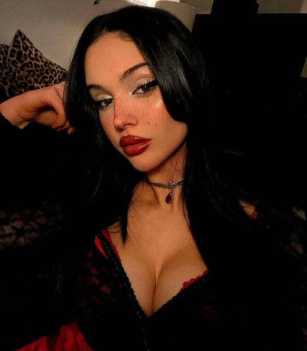 scarlettzofi instagram image archive image