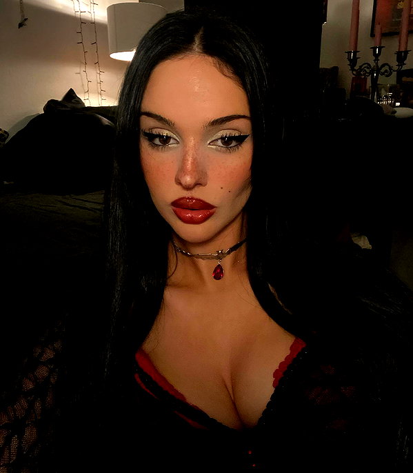 scarlettzofi instagram image archive image