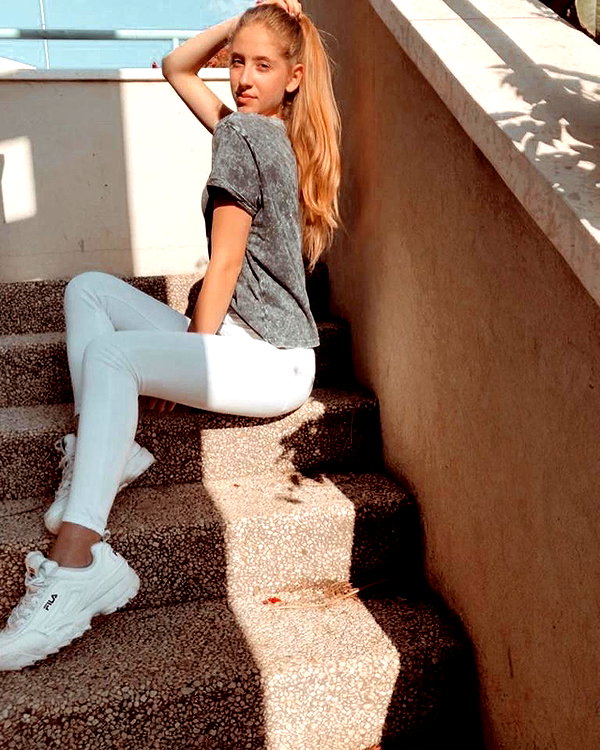 shani.zeltzer instagram image archive image