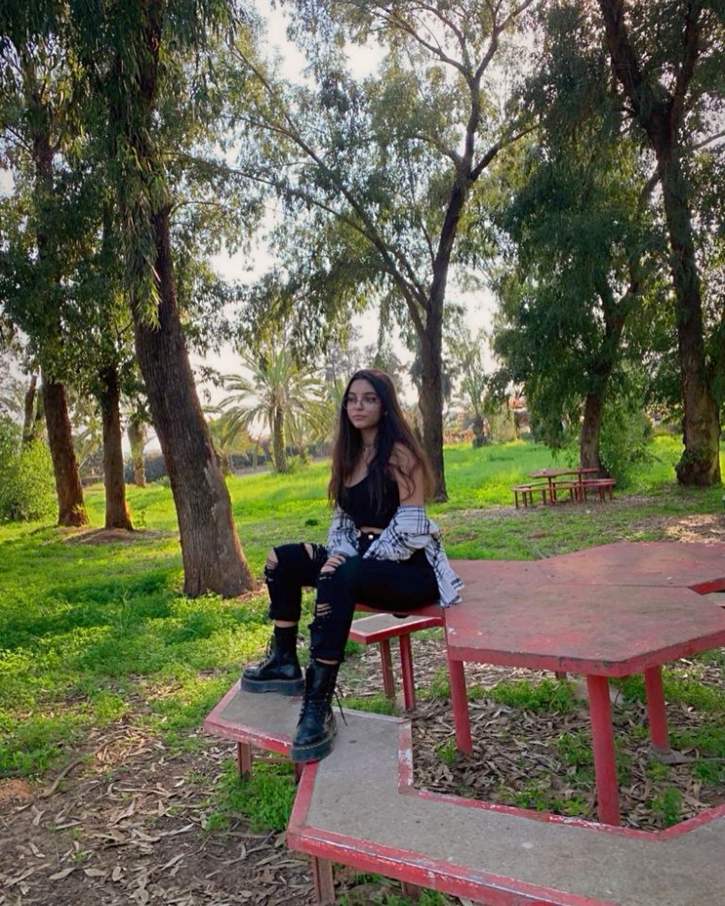 shelly_.mor instagram image archive image