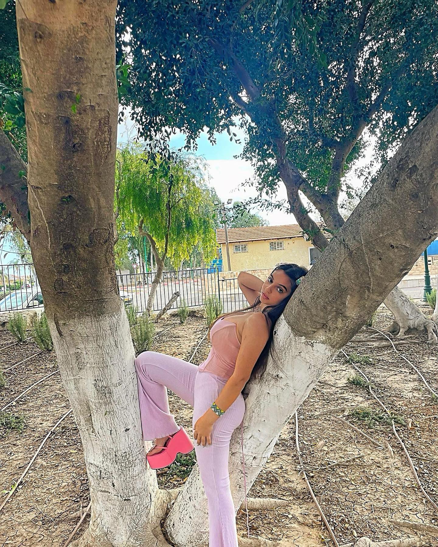 shelly_.mor instagram image archive image