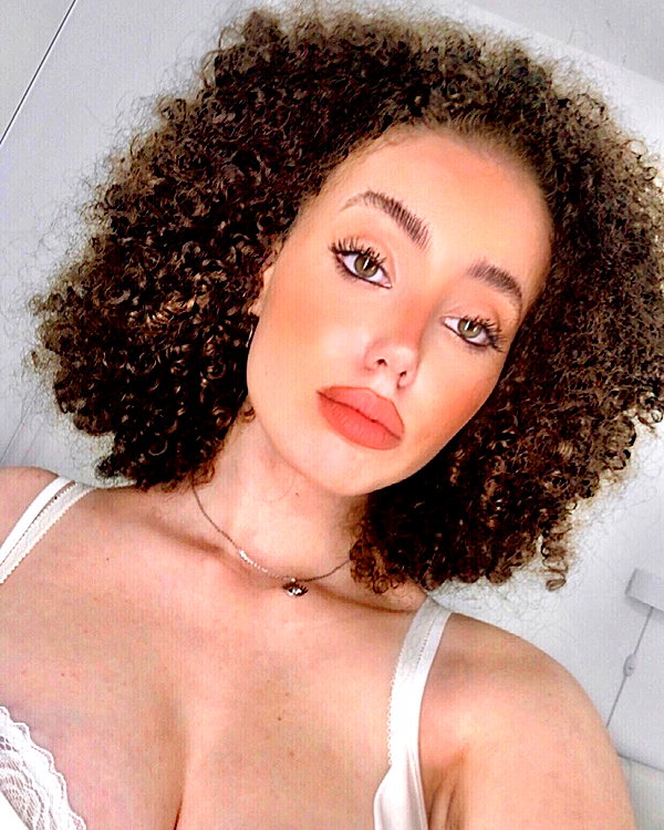 sonia.v._ instagram image archive image