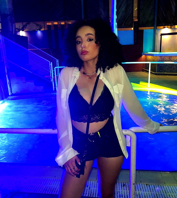 sonia.v._ instagram image archive image