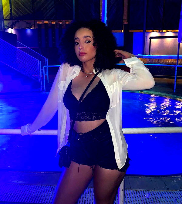 sonia.v._ instagram image archive image