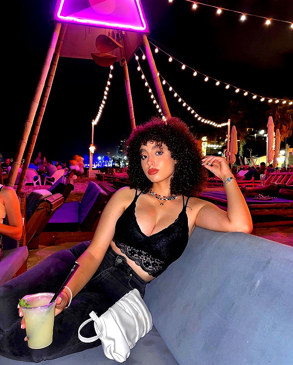 sonia.v._ instagram image archive image