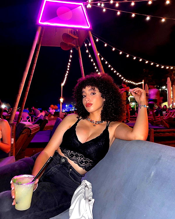 sonia.v._ instagram image archive image