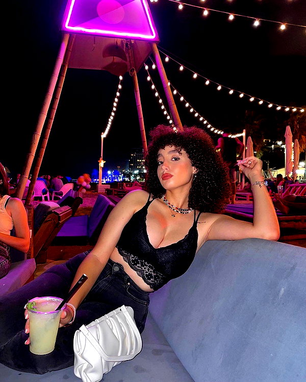 sonia.v._ instagram image archive image