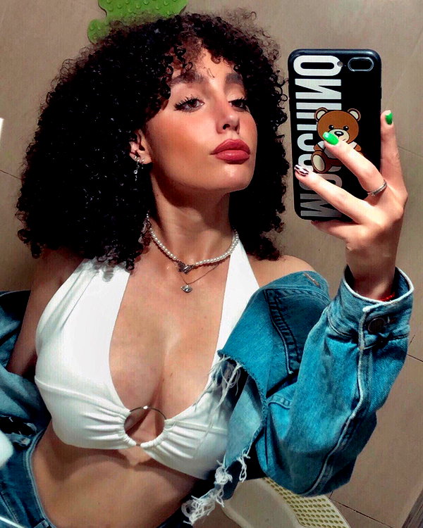 sonia.v._ instagram image archive image