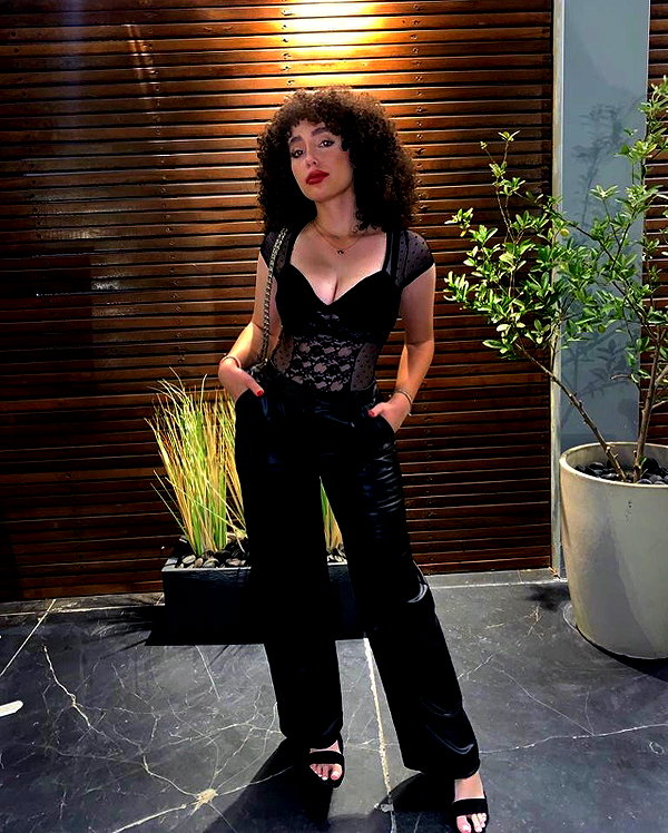 sonia.v._ instagram image archive image
