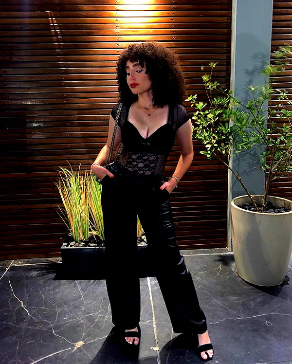 sonia.v._ instagram image archive image