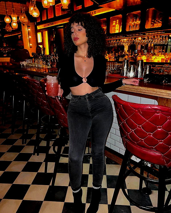 sonia.v._ instagram image archive image