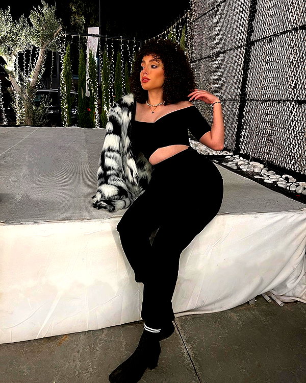 sonia.v._ instagram image archive image