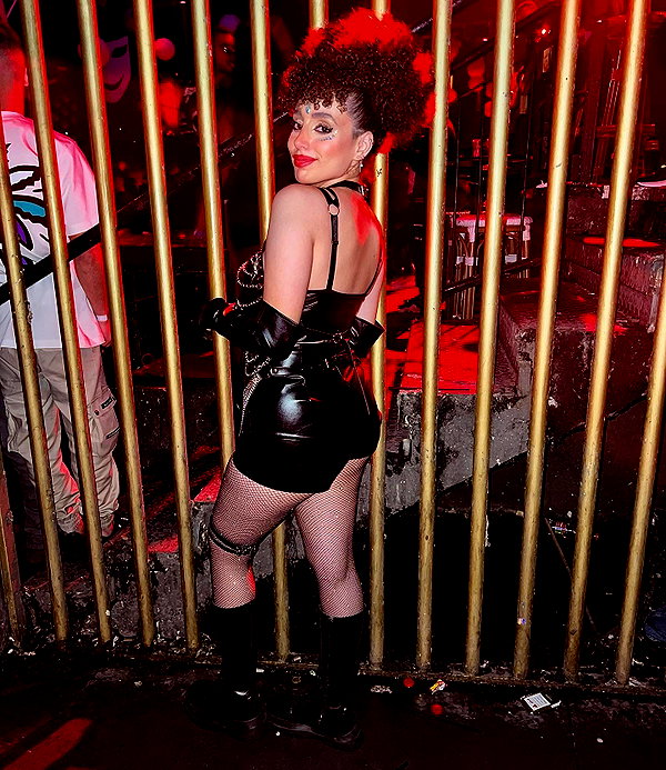sonia.v._ instagram image archive image