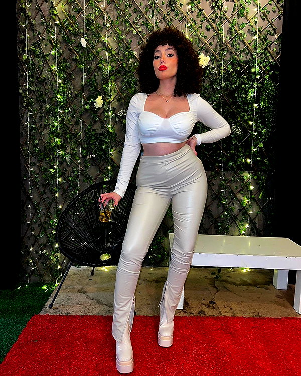 sonia.v._ instagram image archive image