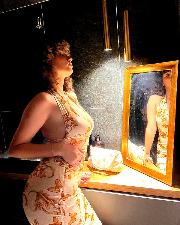 sonia.v._ instagram image archive image