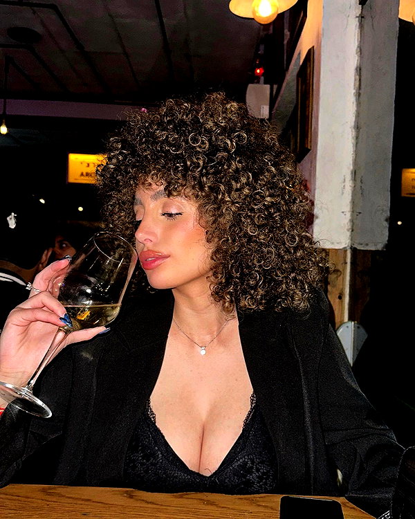 sonia.v._ instagram image archive image