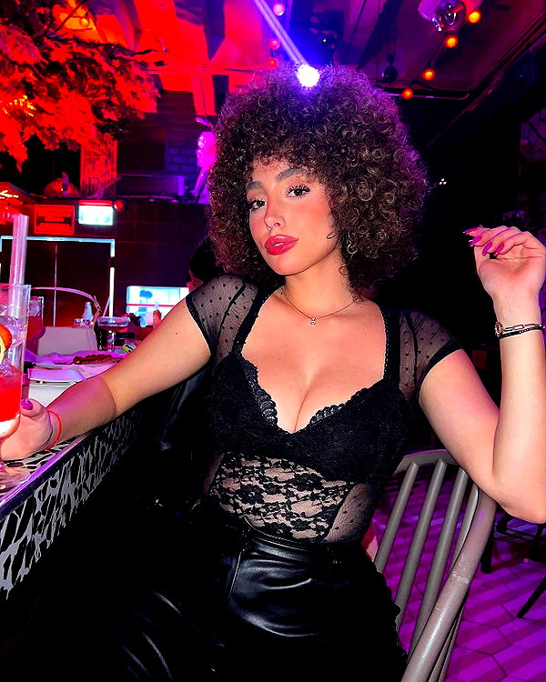 sonia.v._ instagram image archive image
