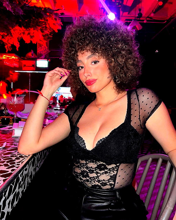 sonia.v._ instagram image archive image