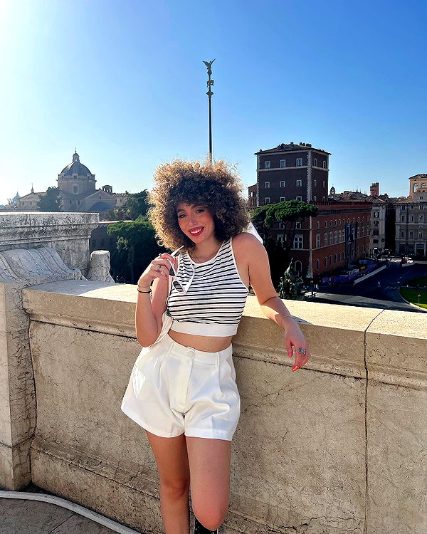 sonia.v._ instagram image archive image