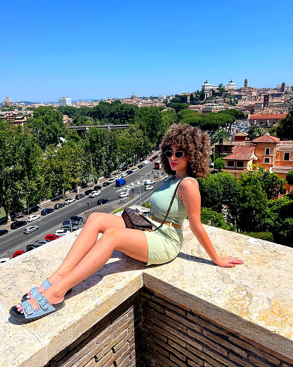 sonia.v._ instagram image archive image