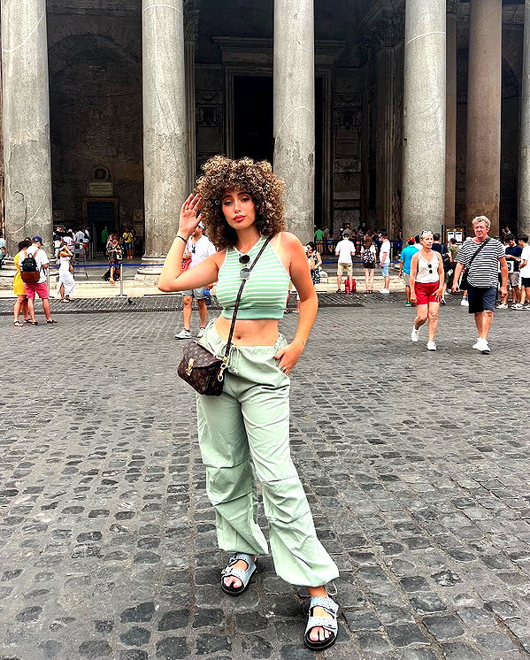sonia.v._ instagram image archive image