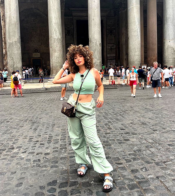 sonia.v._ instagram image archive image