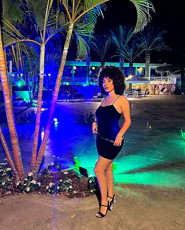sonia.v._ instagram image archive image