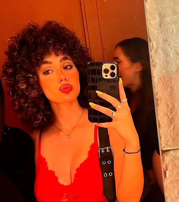 sonia.v._ instagram image archive image