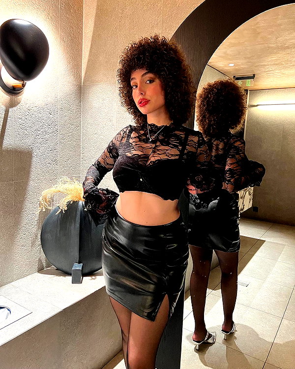 sonia.v._ instagram image archive image