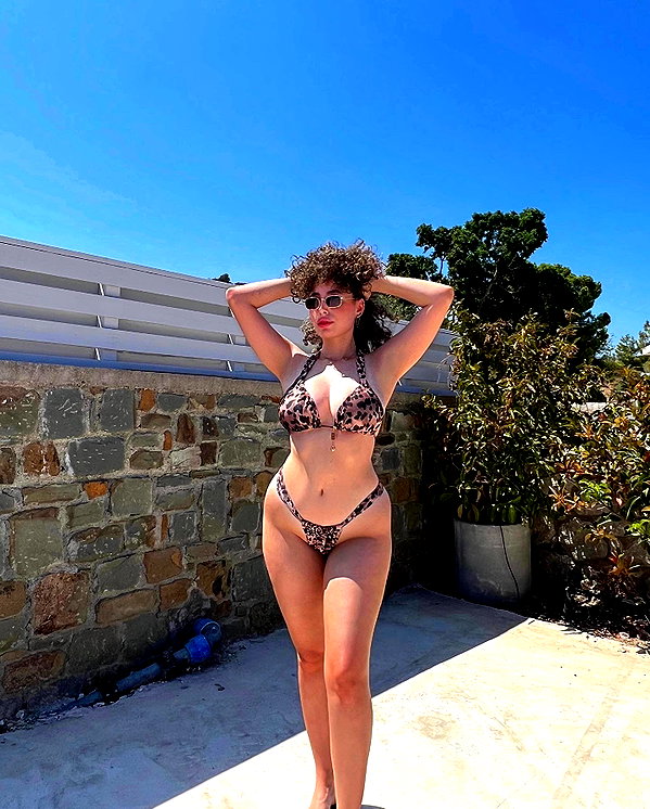 sonia.v._ instagram image archive image