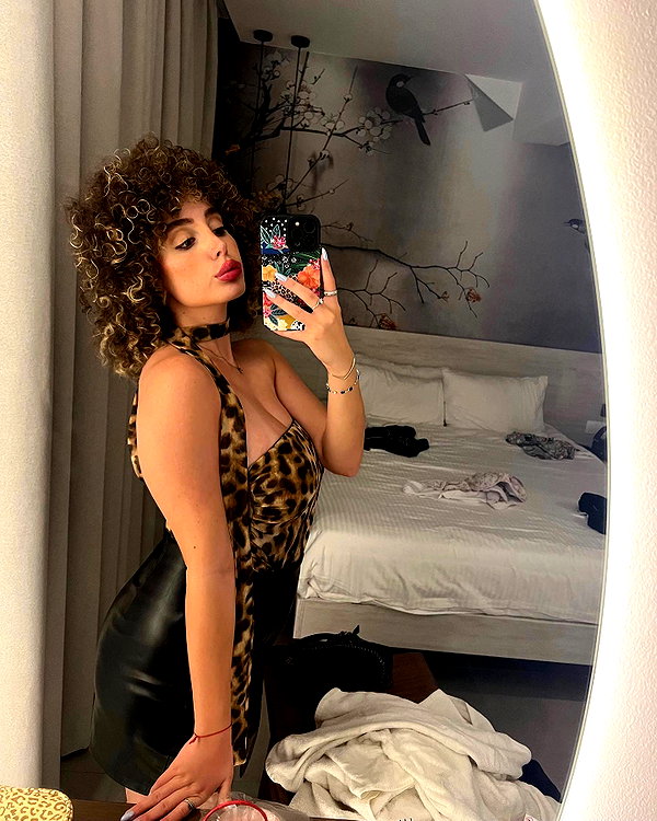 sonia.v._ instagram image archive image