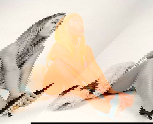 sydney_sweeney image ~ Altpins