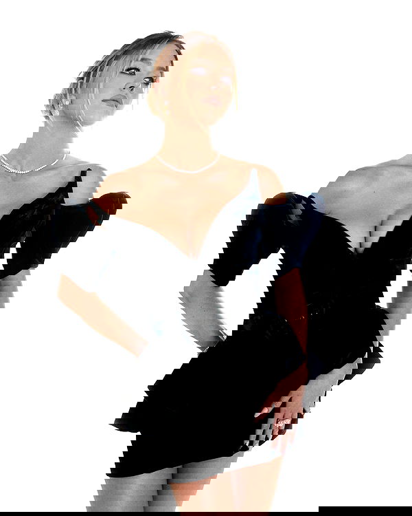 sydney_sweeney image ~ Altpins