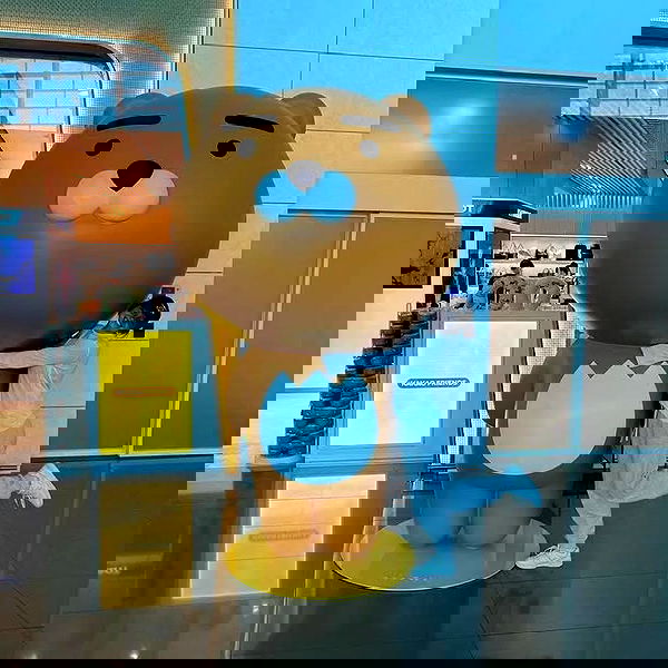 sydney_sweeney image ~ Altpins