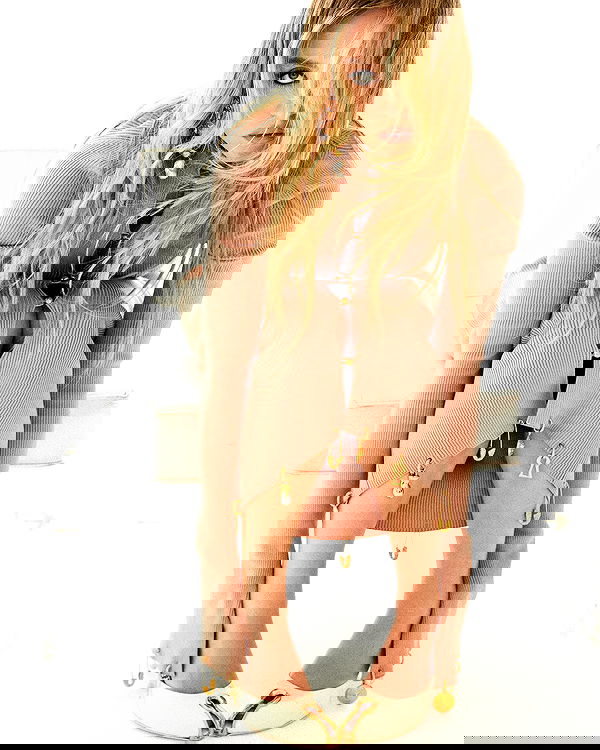 sydney_sweeney image ~ Altpins