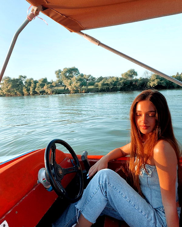 talia_davidov instagram image archive image
