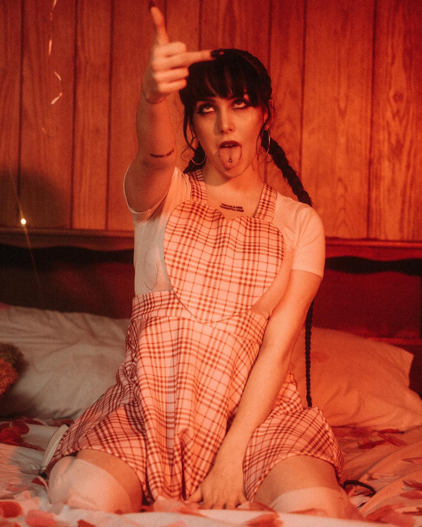 uniquexbrat instagram image archive image