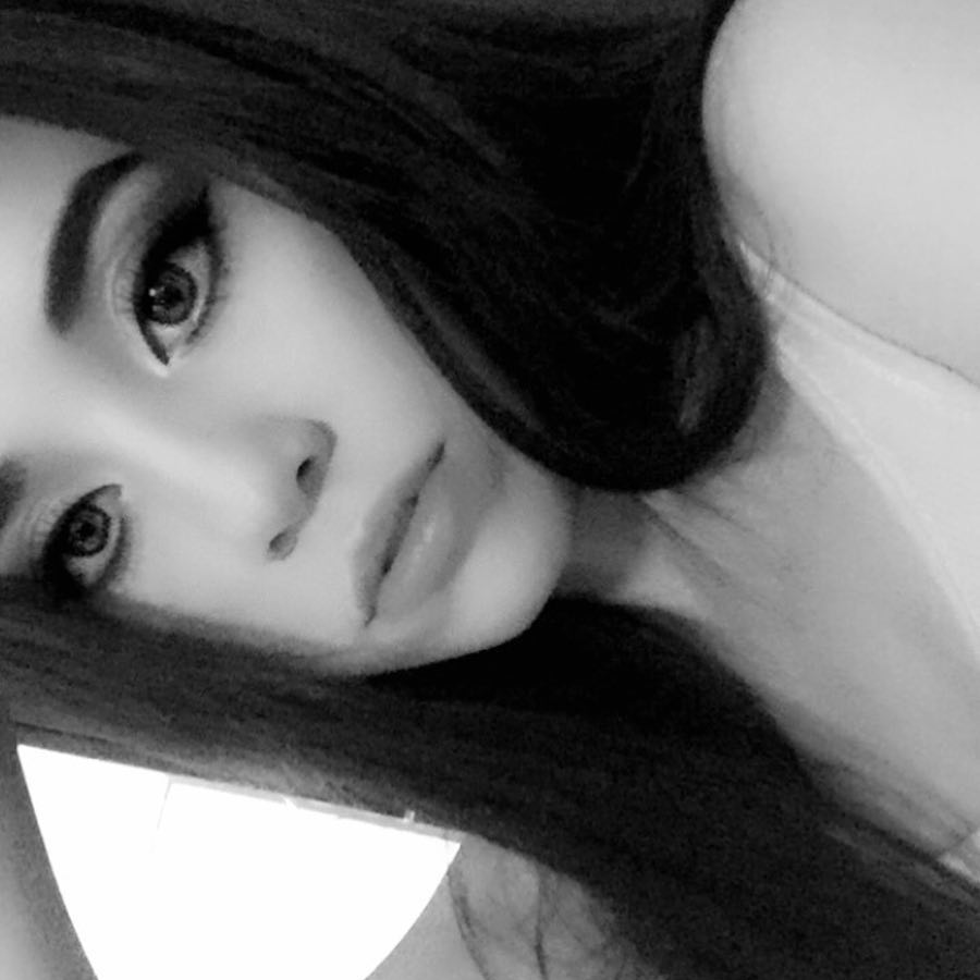 vanessa.julienne instagram image archive image