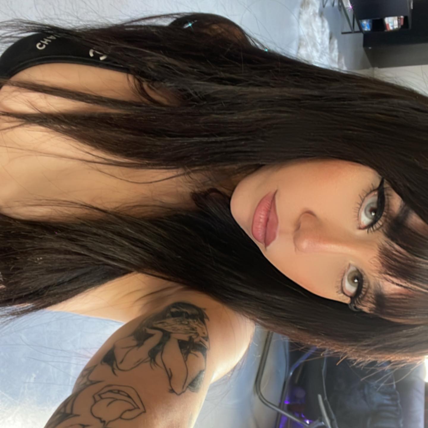 vanessa.julienne instagram image archive image